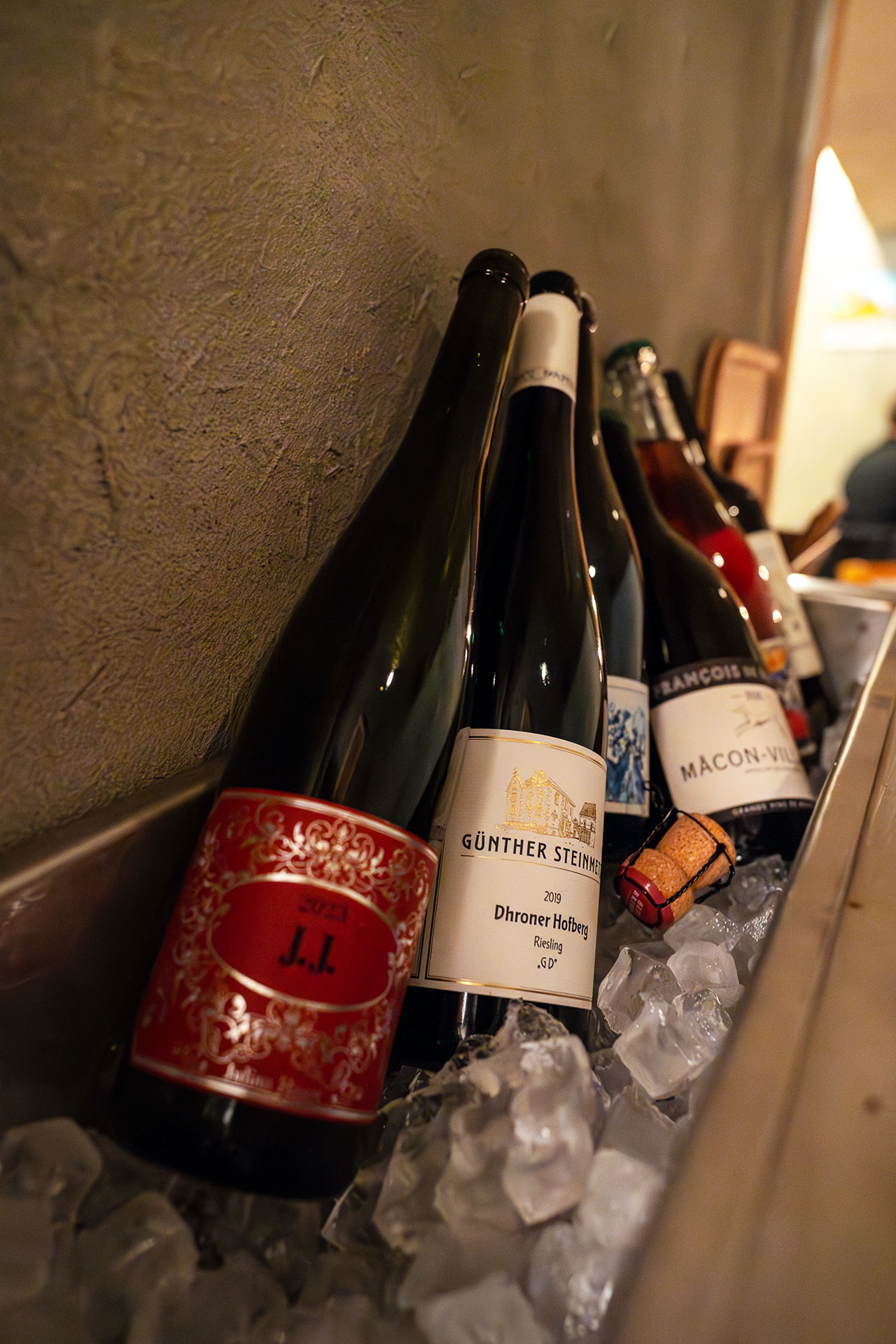 Bernard Lin / Custom wine service station