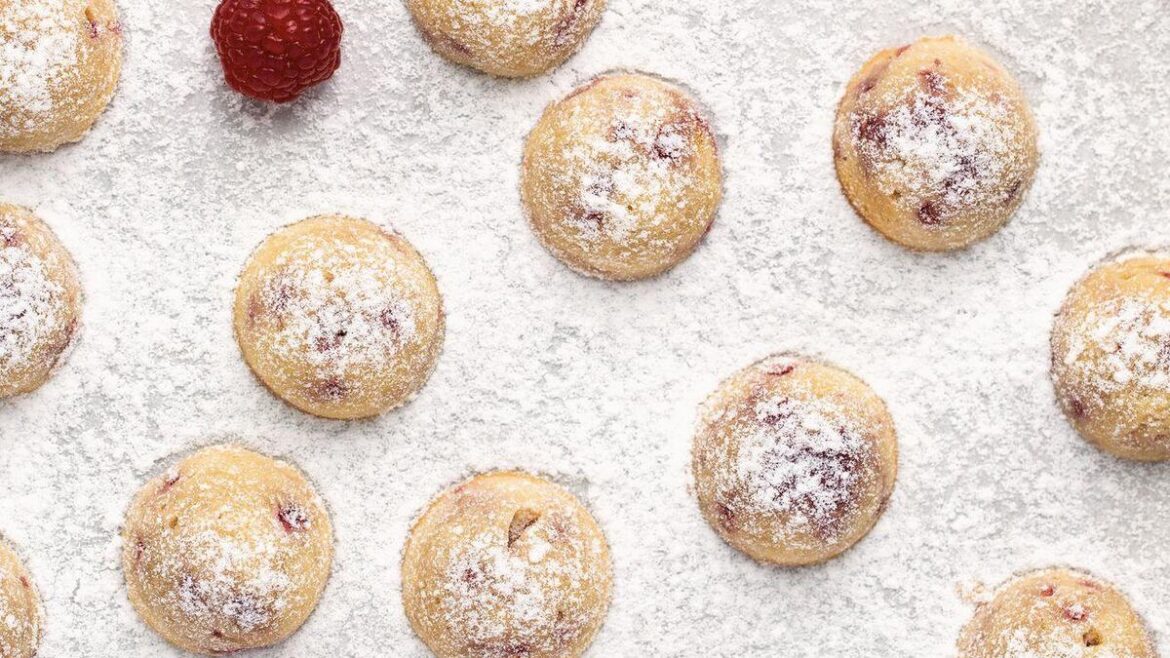 Portland's Pix Weighs In (On A Scale!) With French Tea Cakes