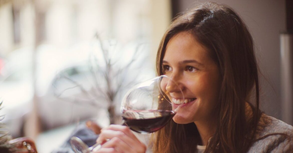 Wine warning as waiters caught serving cheap plonk to tourists in posh bottles Ipso logo