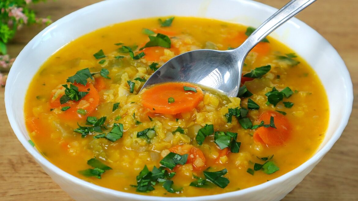 Diese Linsen Suppe ist so lecker, dass Sie sie immer wieder zubereiten werden. Diese Linsen Suppe ist so lecker, dass Sie sie immer wieder zubereiten werden.