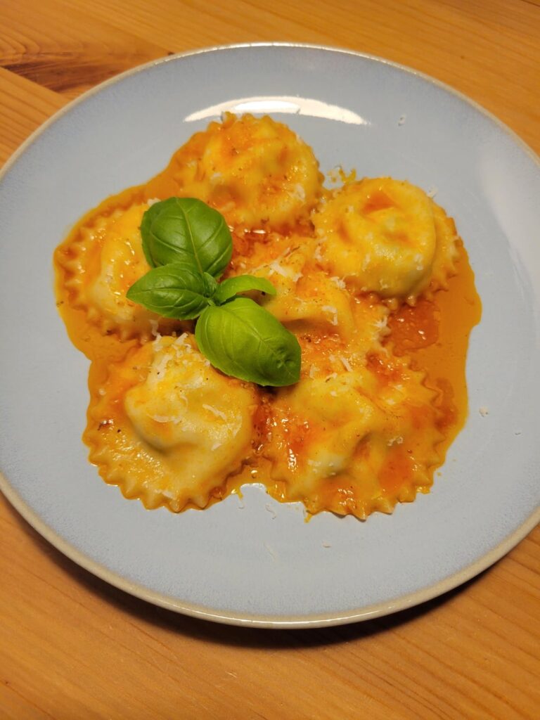 Girasoli filled with ricotta, smoked salmon and fresh basil