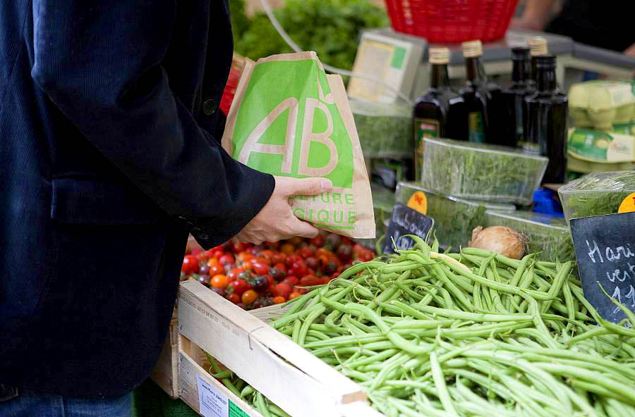 Le marché bio de Raspail, Paris/ESCUDERO Patrick / hemis.fr