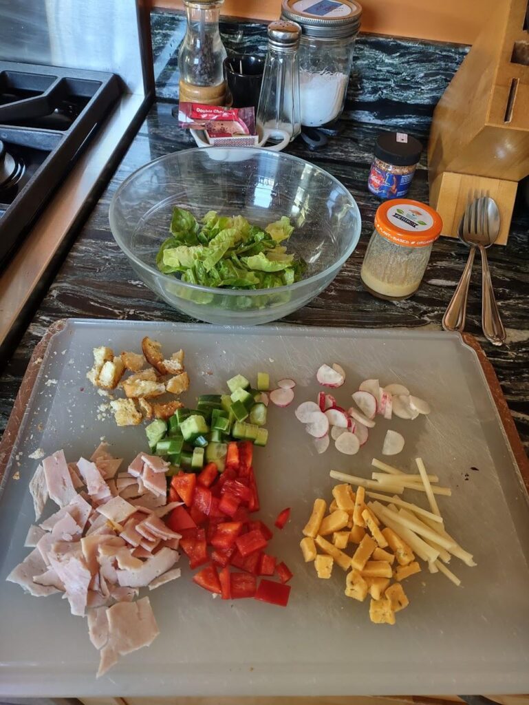 How to make a lunch salad