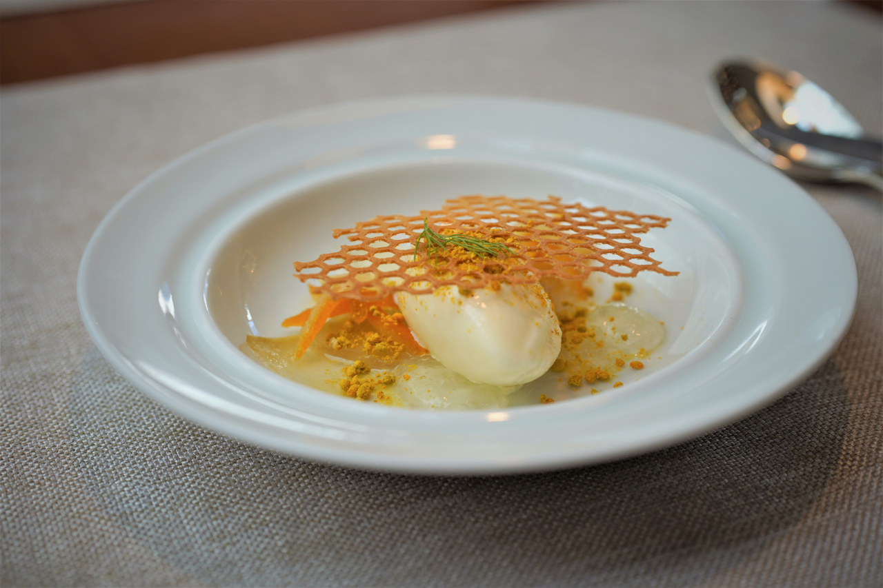 Cream-themed pre-dessert served at "French Gouter" (Lee Si-jin/The Korea Herald)