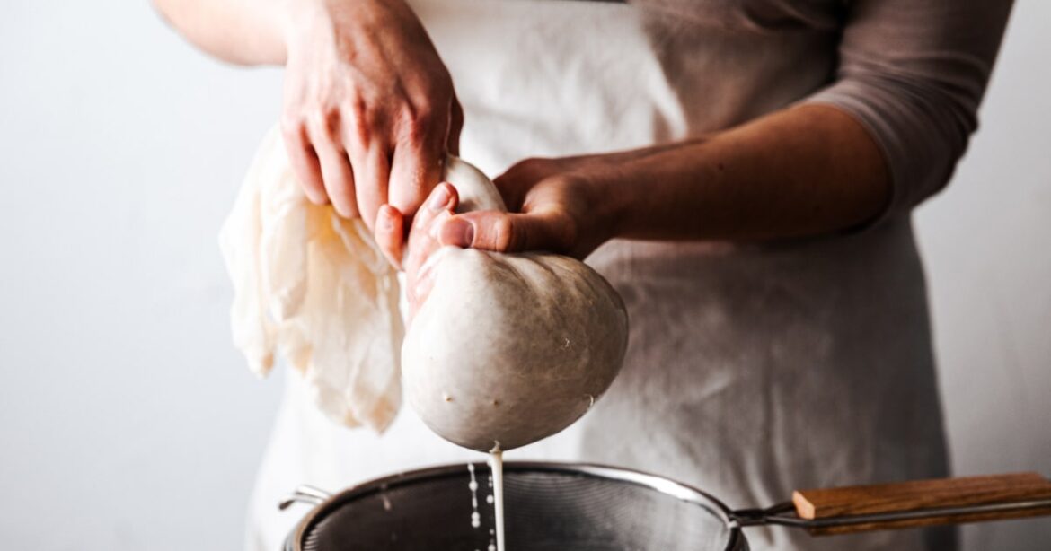 What is a Cheesecloth? How Do You Use One?