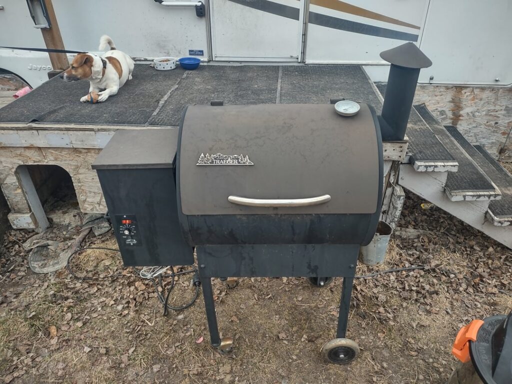 Greetings. I have had an Ironwood 650 for about 6 years and besides the screen that is hard to read I've enjoyed it. I was just given this older traeger but I'm not sure the model. I was told the controller was bad but I got it fired up. Anyway can anyone tell me the model?