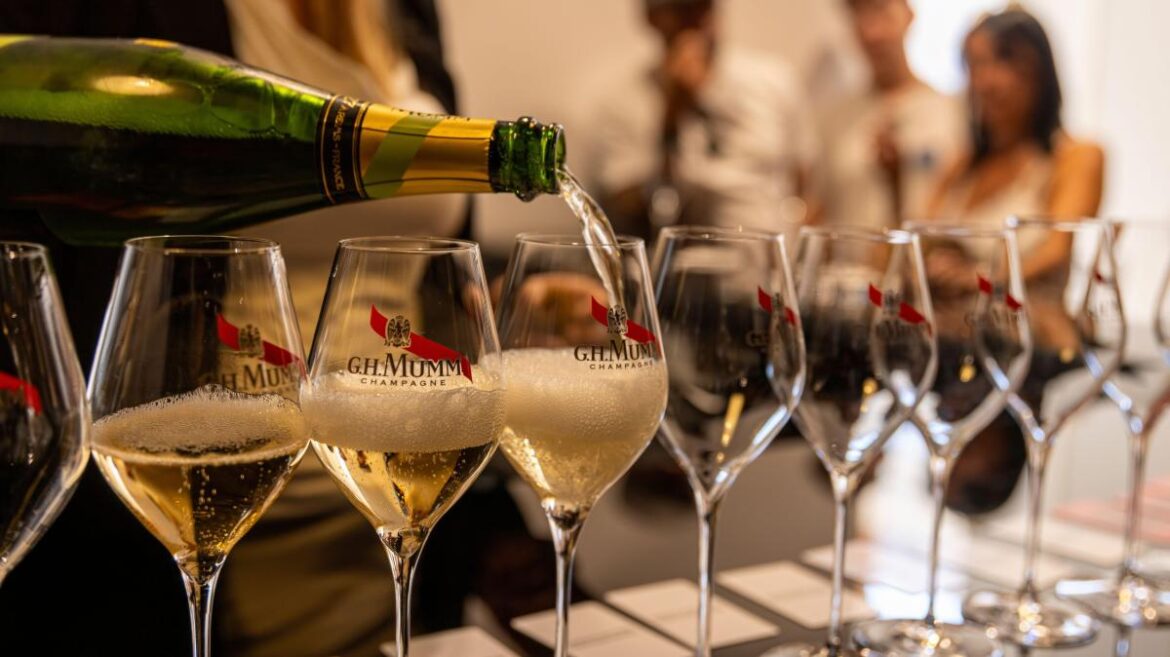 Trump threatens 200% tariff on European wine