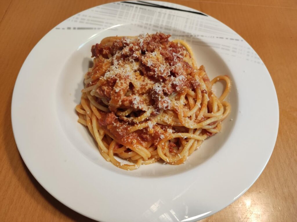 Sausage and tomato sauce