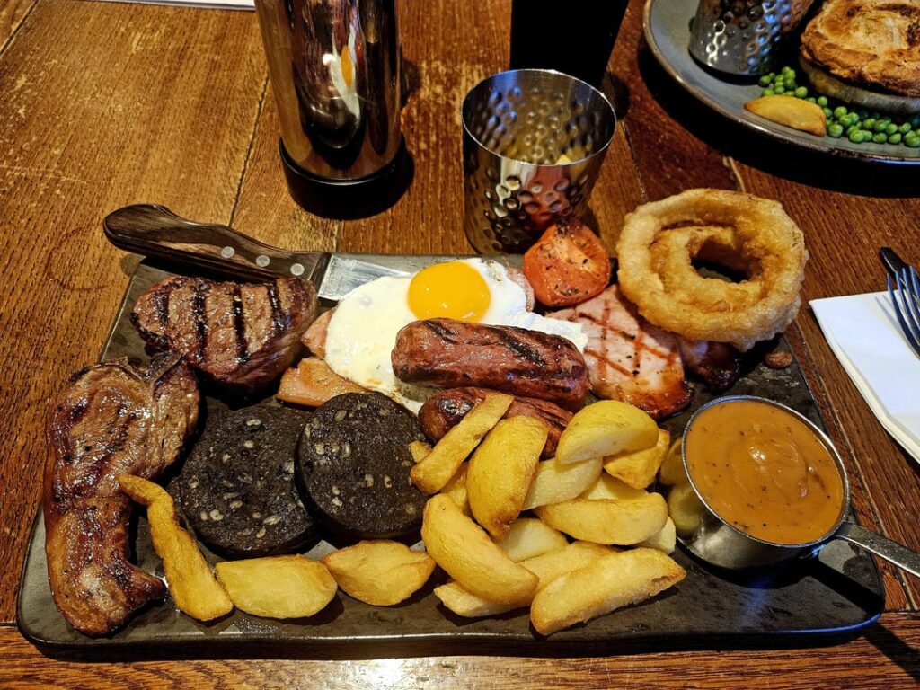 Pub mixed grill ft lamb and mint pie