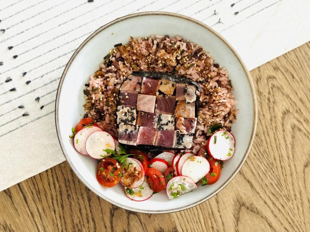 portuguese tuna (clumsy) sidewalk