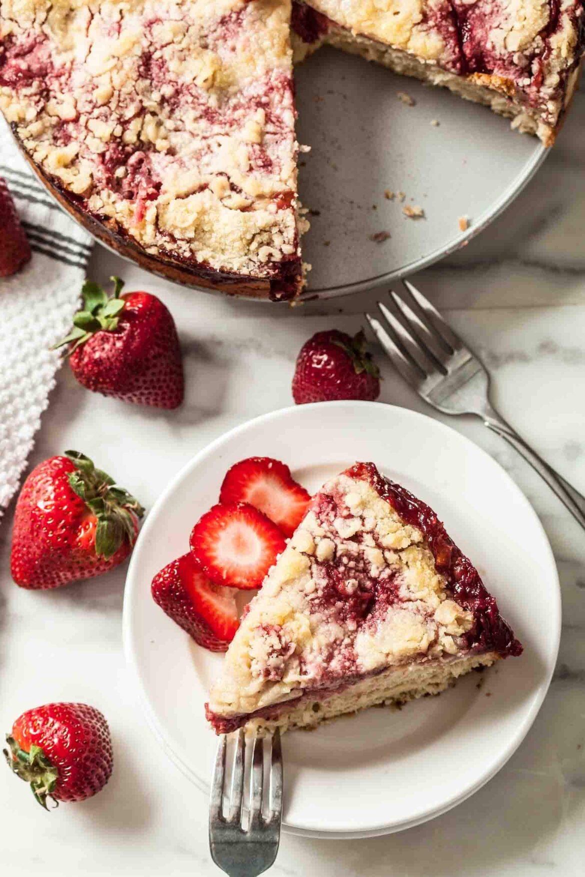 Strawberry Crumb Cake [oc]