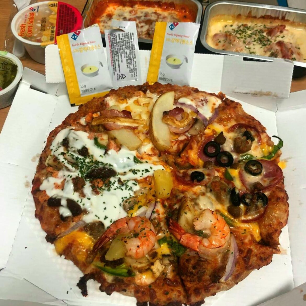 This is why I love korean pizza all flavors in one