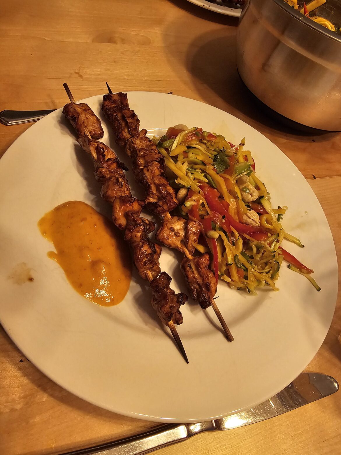 Mangosalad with Satai skewers