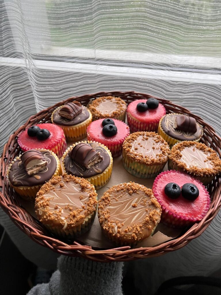 A little basket of mini cheesecake goodness