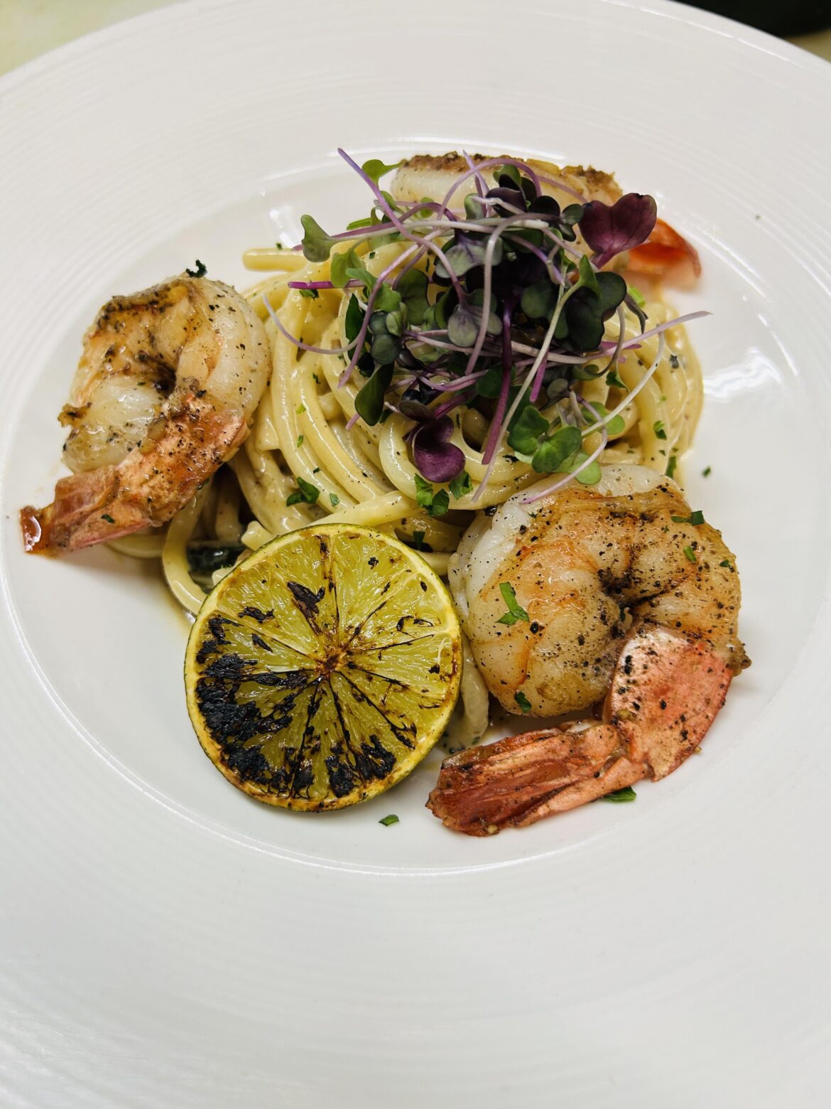 Espagueti Verde with seared lime and prawn