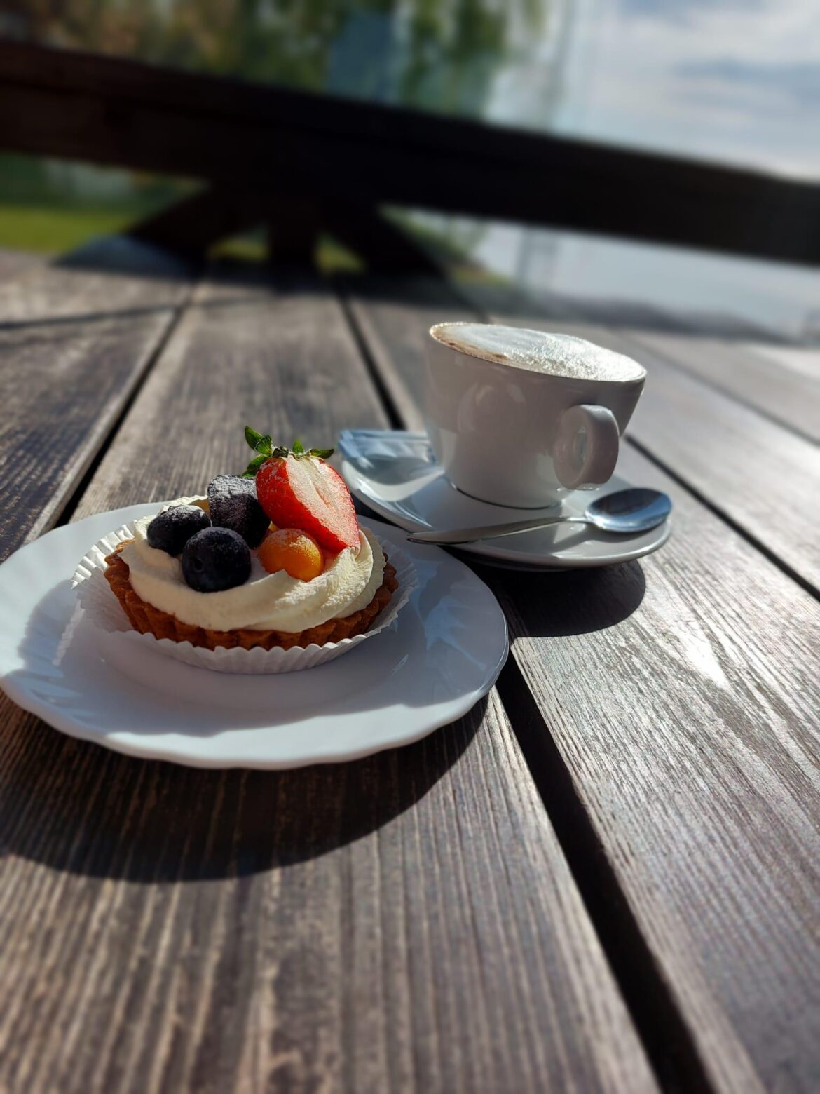 Fruit tart & coffee <3