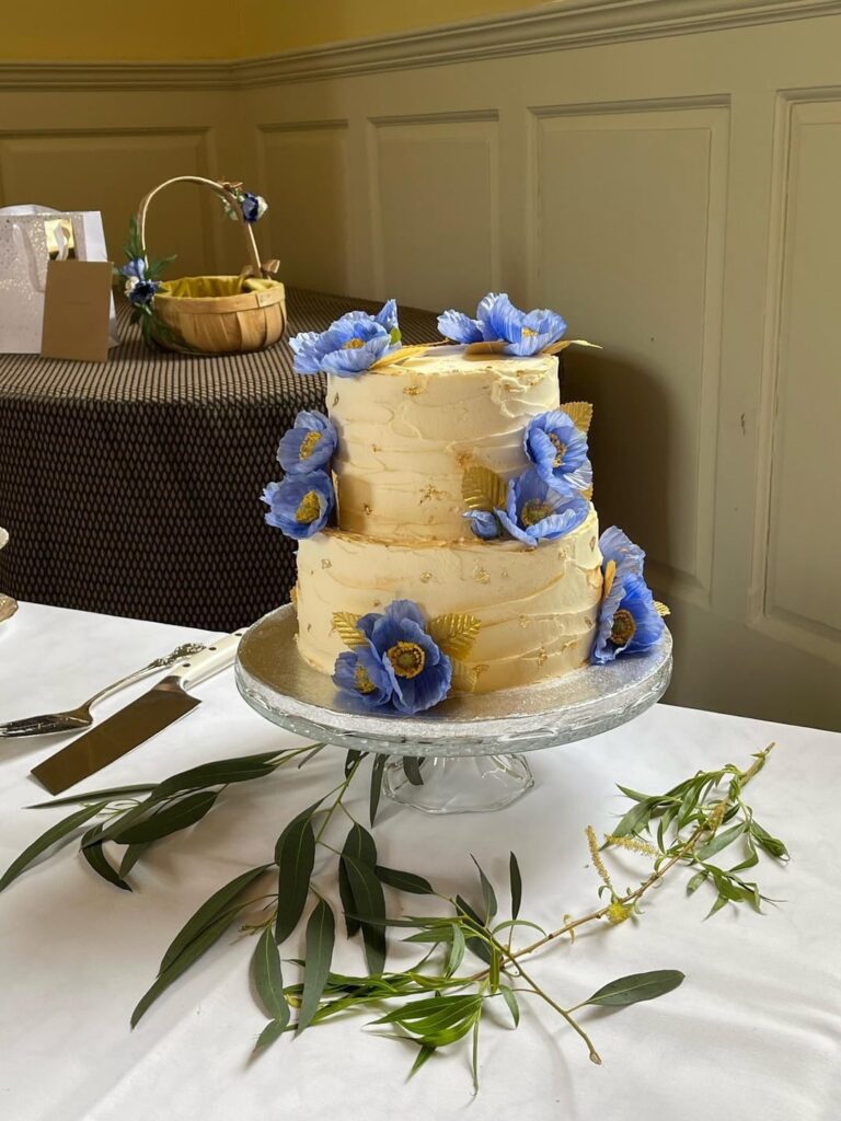 Lemon buttercream cake to match my wedding dress 🍋