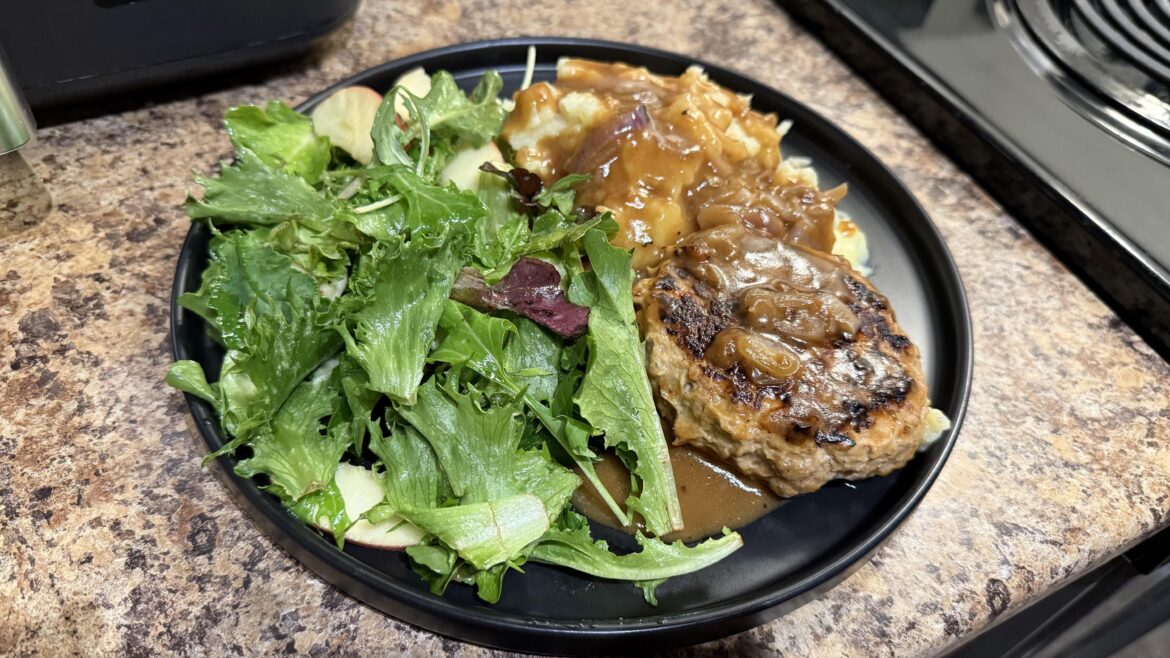 One of my favs I’ve cooked so far! Turkey burger shallot gravy & mash and apple vinaigrette salad