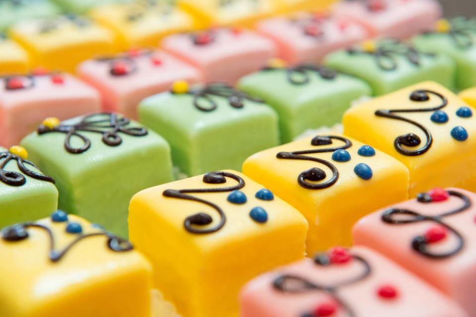 Petit four cakes