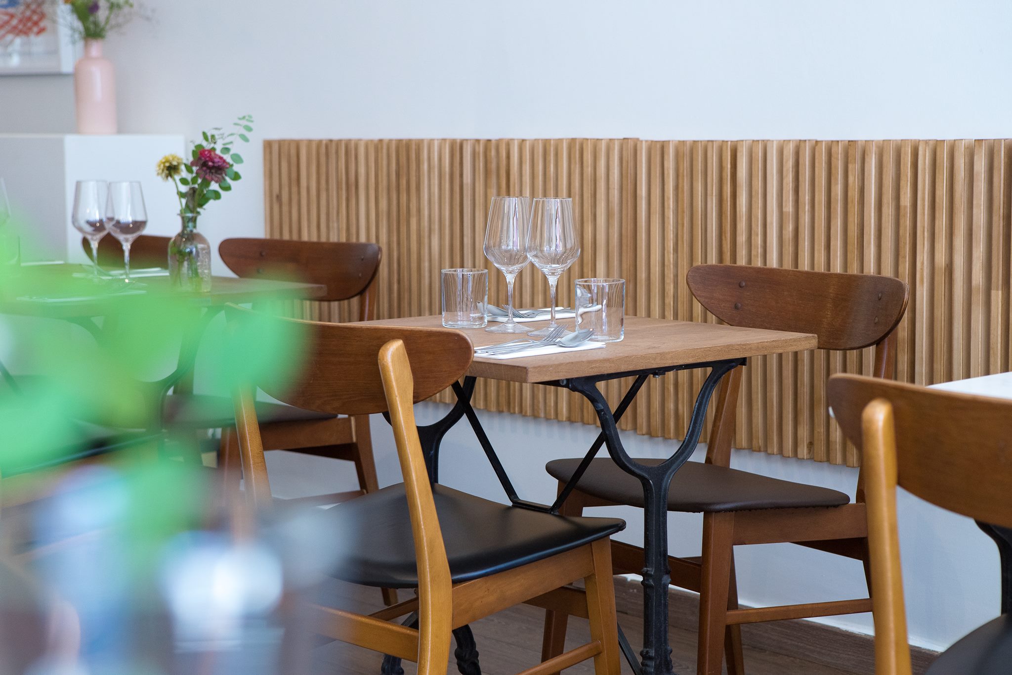 The simple, breezy dining room at Ourea restaurant in Marseille. © Ourea