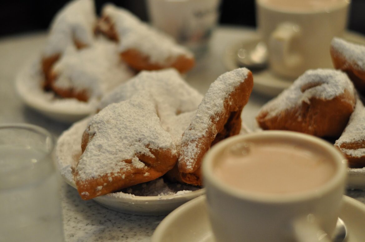 Cafe Du Monde in Louisiana. Beignets and hot chocolate