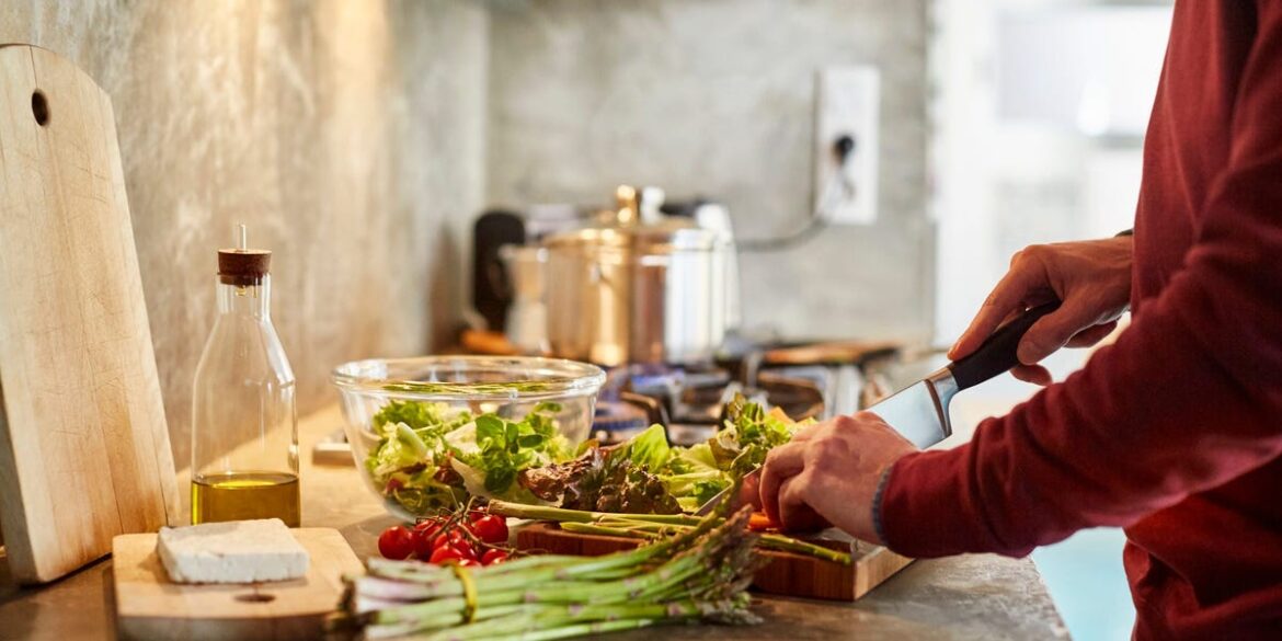 Mediterranean Diet Reduced Risk of Early Death: Harvard Study