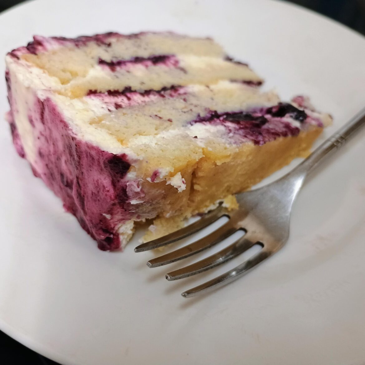 Blueberry and lemon cream cake