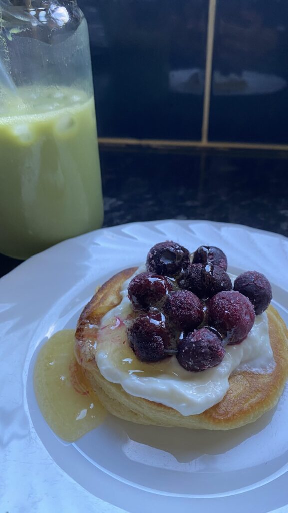 todays breakfast (235 calories including the matcha latte)