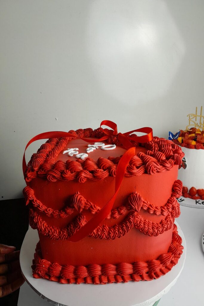 Been looking forward to making a tall heart cake ❤️🥰