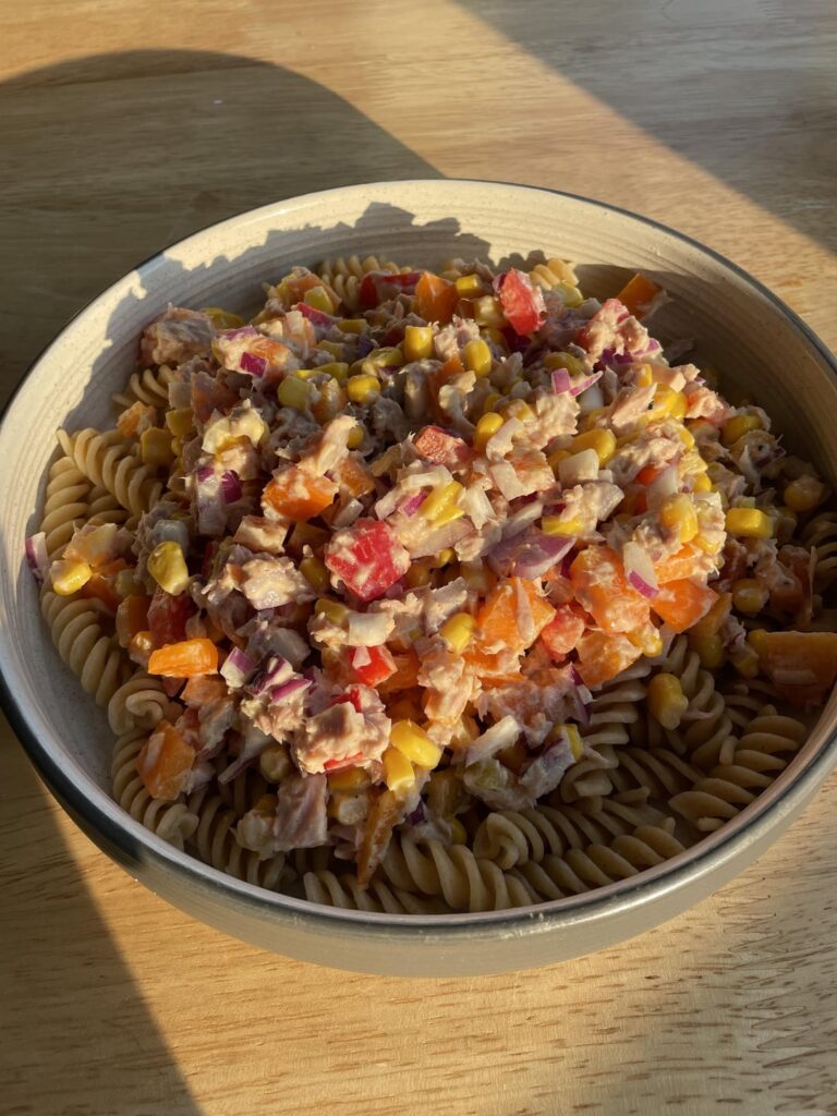 This whole bowl of tuna pasta is only 553 cals and 45g protein