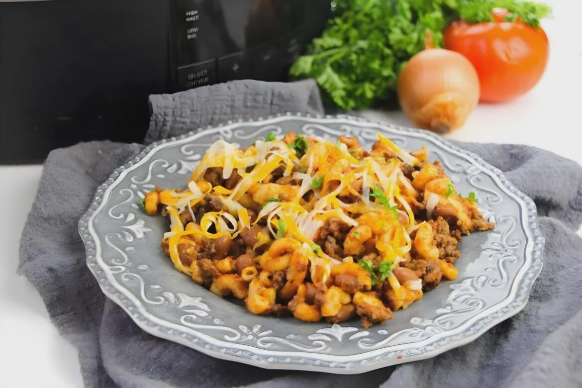 Easy Crock Pot Chili Mac and Cheese