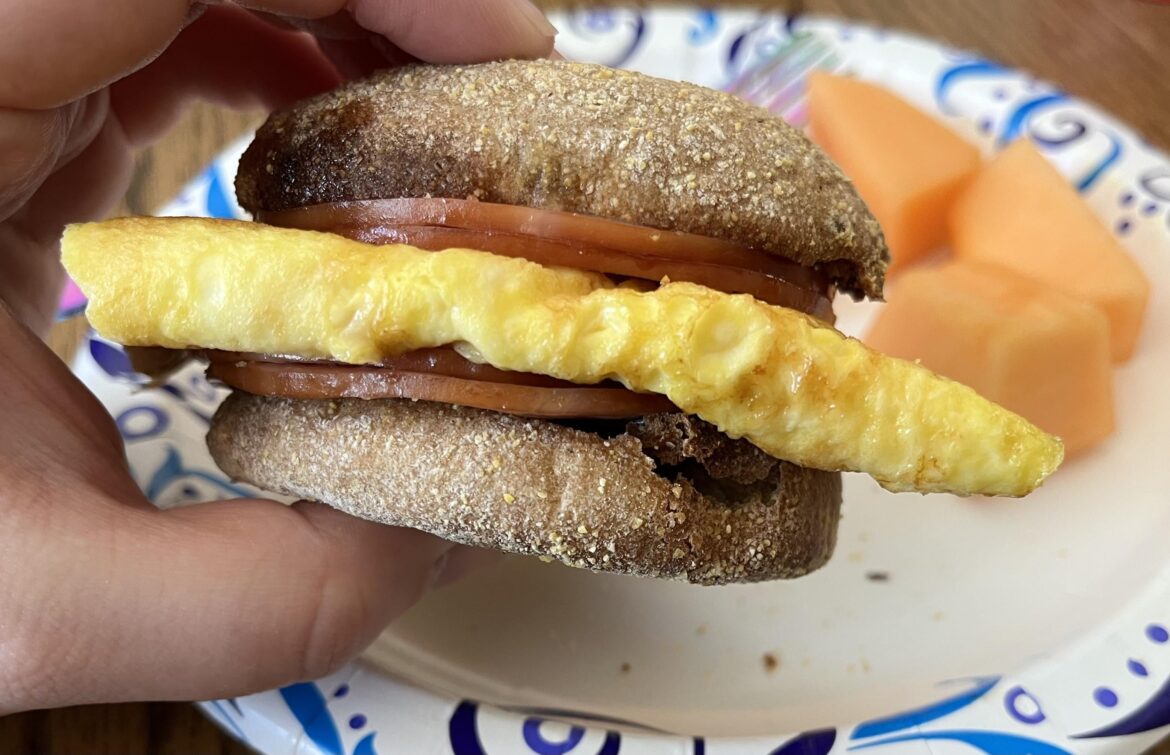 Super filling breakfast sandwich, 340 cals [28P]