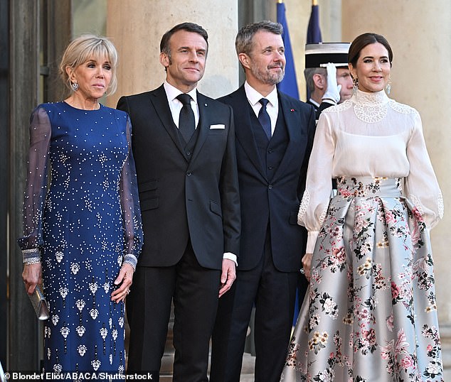 53-year-old Mary opted for a glamorous makeup look for the occasion, complete with a pink lipstick