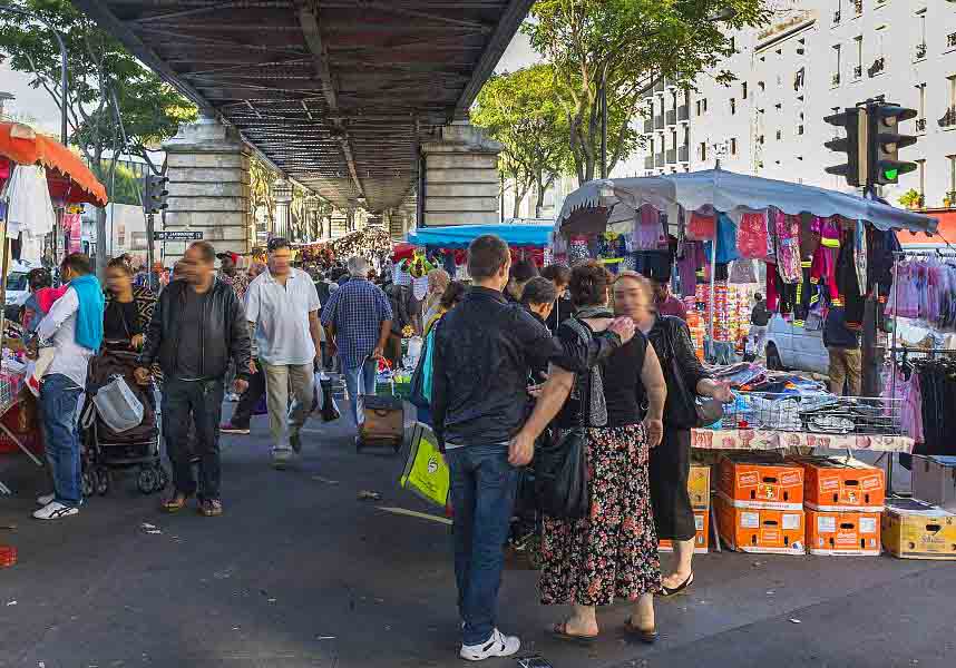 Le marché de Barbès, Paris/GUIZIOU Franck / hemis.fr