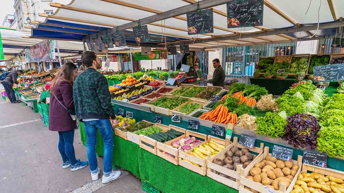 Le marché d'Aligre, Paris/Noppasin Wongchum/iStock