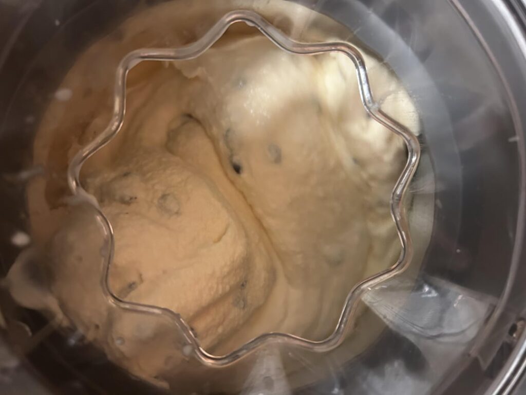 Passion fruit ice cream. It doesn’t look like much in the bowl but the flavor 🥹😩