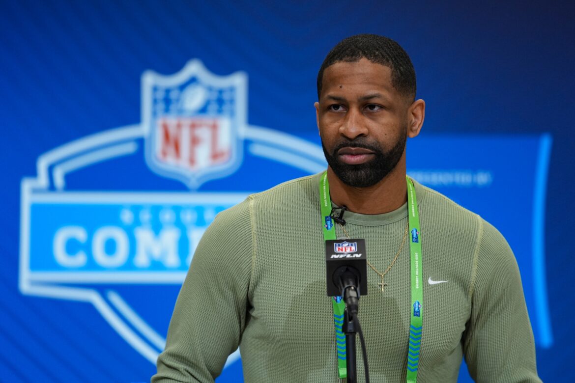 Browns Reportedly 'Have Something Cooking' with No. 2 Pick amid NFL Draft Trade Rumors