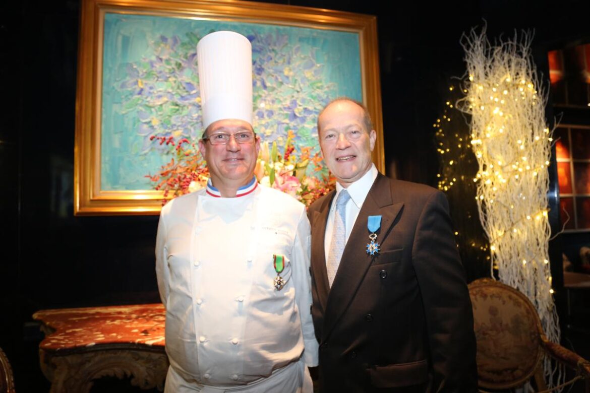 Director, Chef at Tokyo French Restaurant Each Get Order from French Government; Contributions to Exchange of Food Culture Recognized Director, Chef at Tokyo French Restaurant Each Get Order from French Government; Contributions to Exchange of Food Culture Recognized