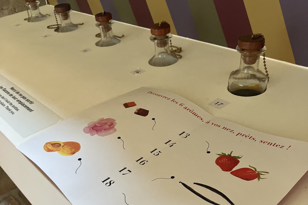 Book with aroma notes at the Atelier Sensoriel