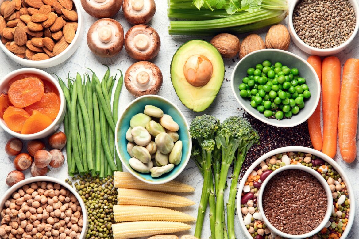 Healthy plant-based diets cut mortality risks for Spain’s seniors Study: Pro-vegetarian dietary patterns and mortality by all-cause and specific causes in an older Mediterranean population. Image Credit: Tatjana Baibakova / Shutterstock