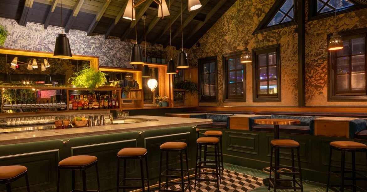 Legendary West Hollywood Restaurant the Den Is Closing After 16 Years