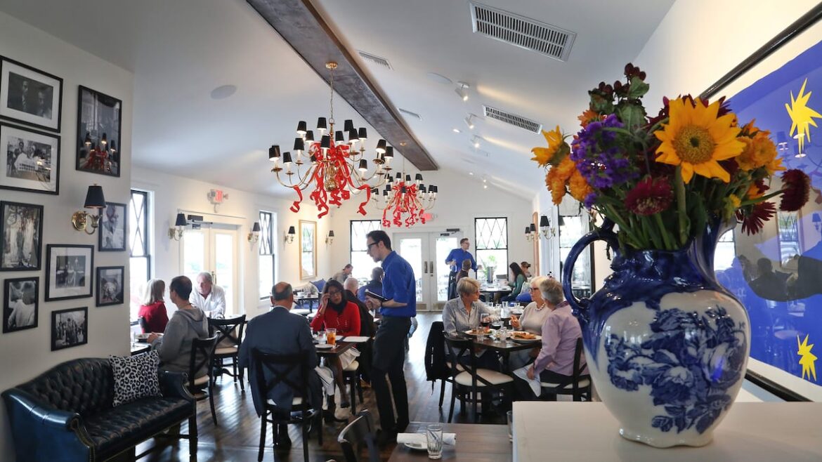 Where to go for a lazy weekend lunch? This French bistro in St. Petersburg