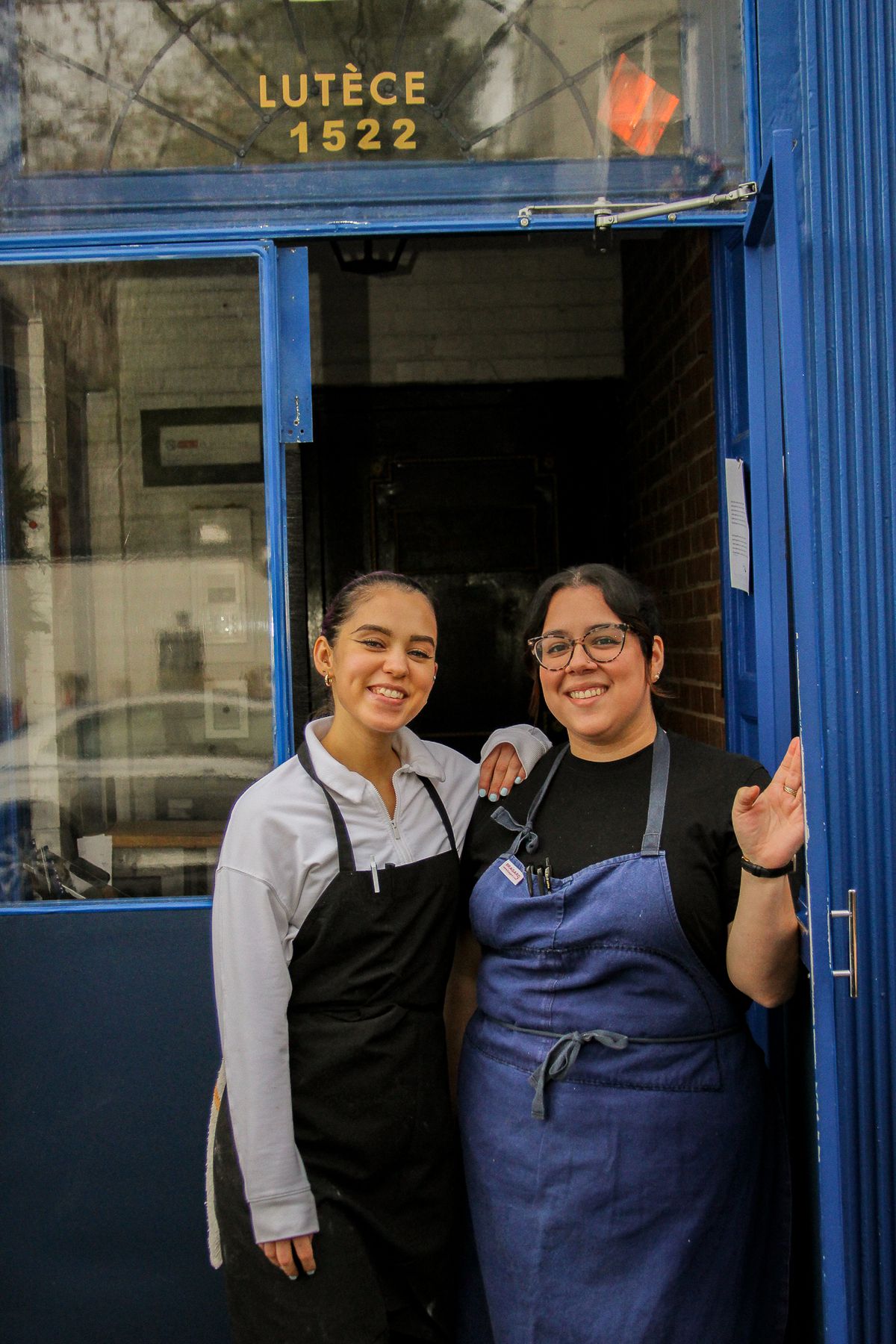 The two pastry chefs hug in front of Lutèce