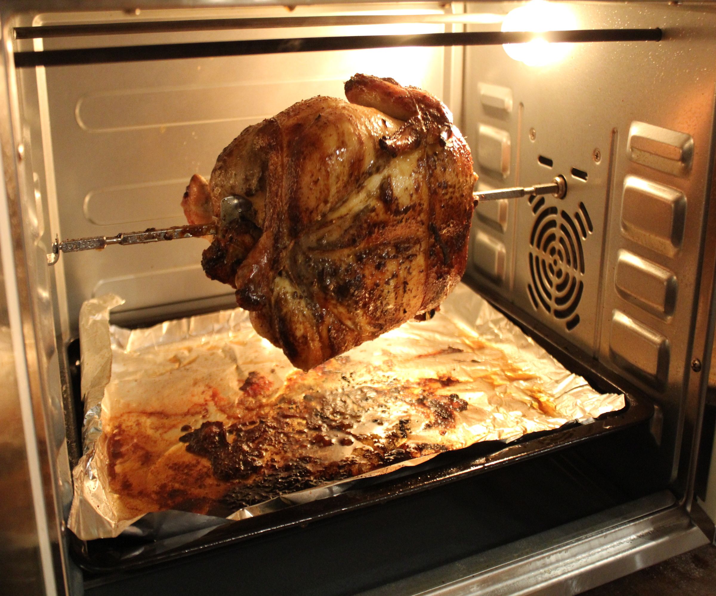 Cooking a rotiessire chicken in the Elite Gourmet French Door Convection Toaster Oven