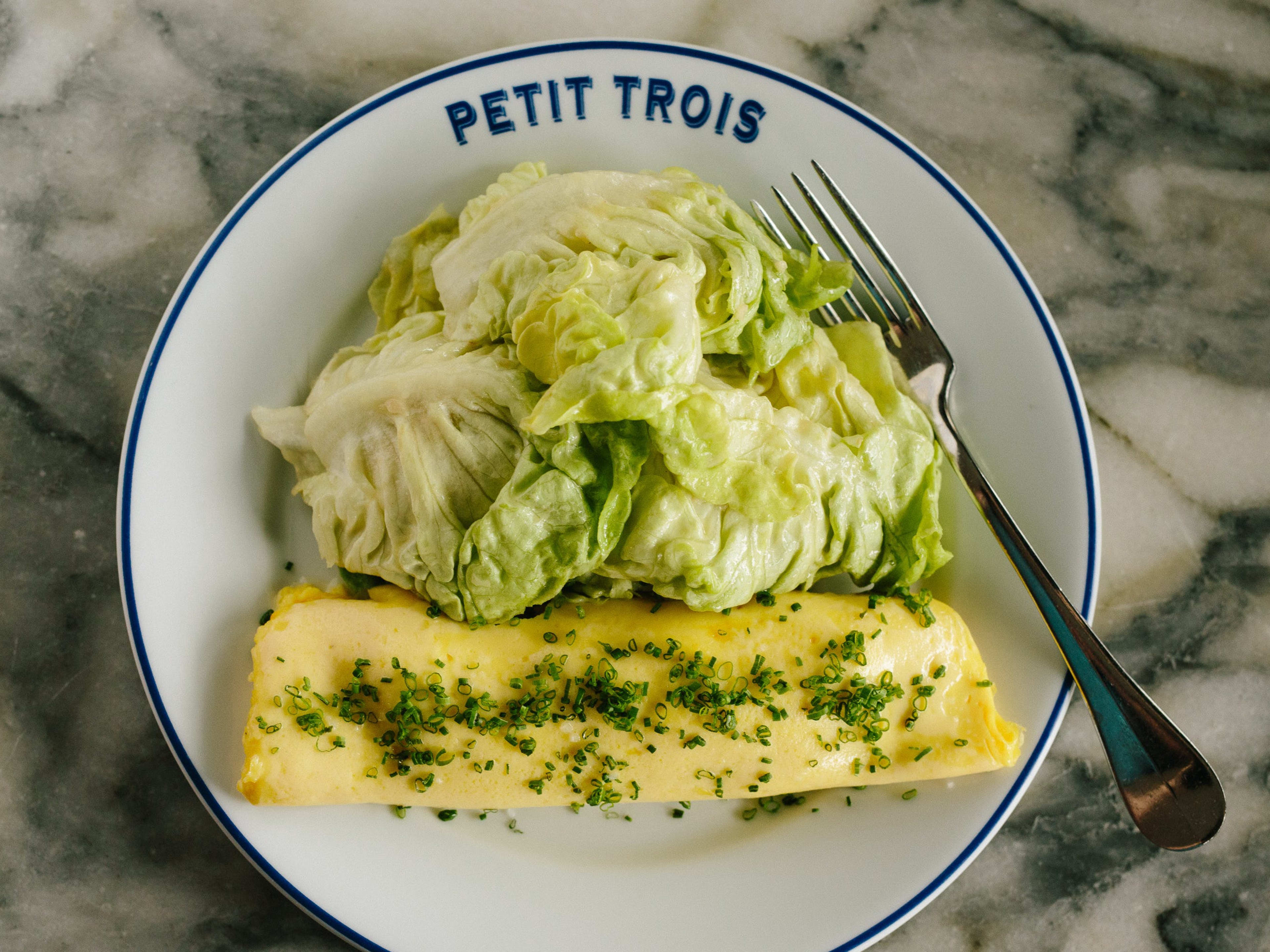 Petit Trois image