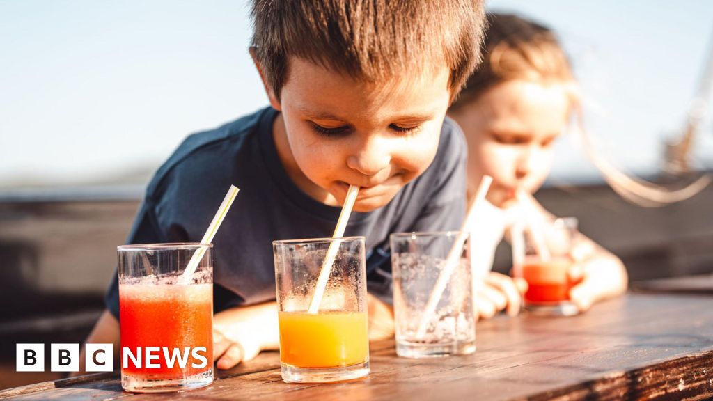 No drinks with sweeteners for younger children, say UK advisers No drinks with sweeteners for younger children, say UK advisers