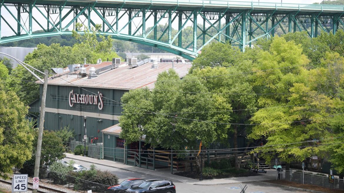 What Knoxville restaurants are open on Christmas Day?