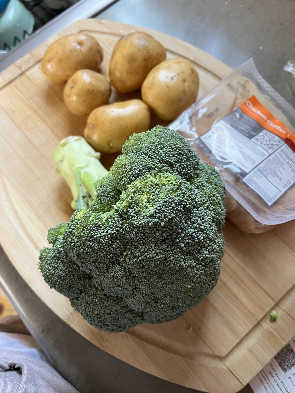 Hello fresh Broccoli rant, but does anyone else remember the precut packaged broccoli we used to get? I understand that it’s fresh and all but, it is excessive and ends up being more work in the long run by having to prep it when half of it ends up in the trash because there is simply so much of it.