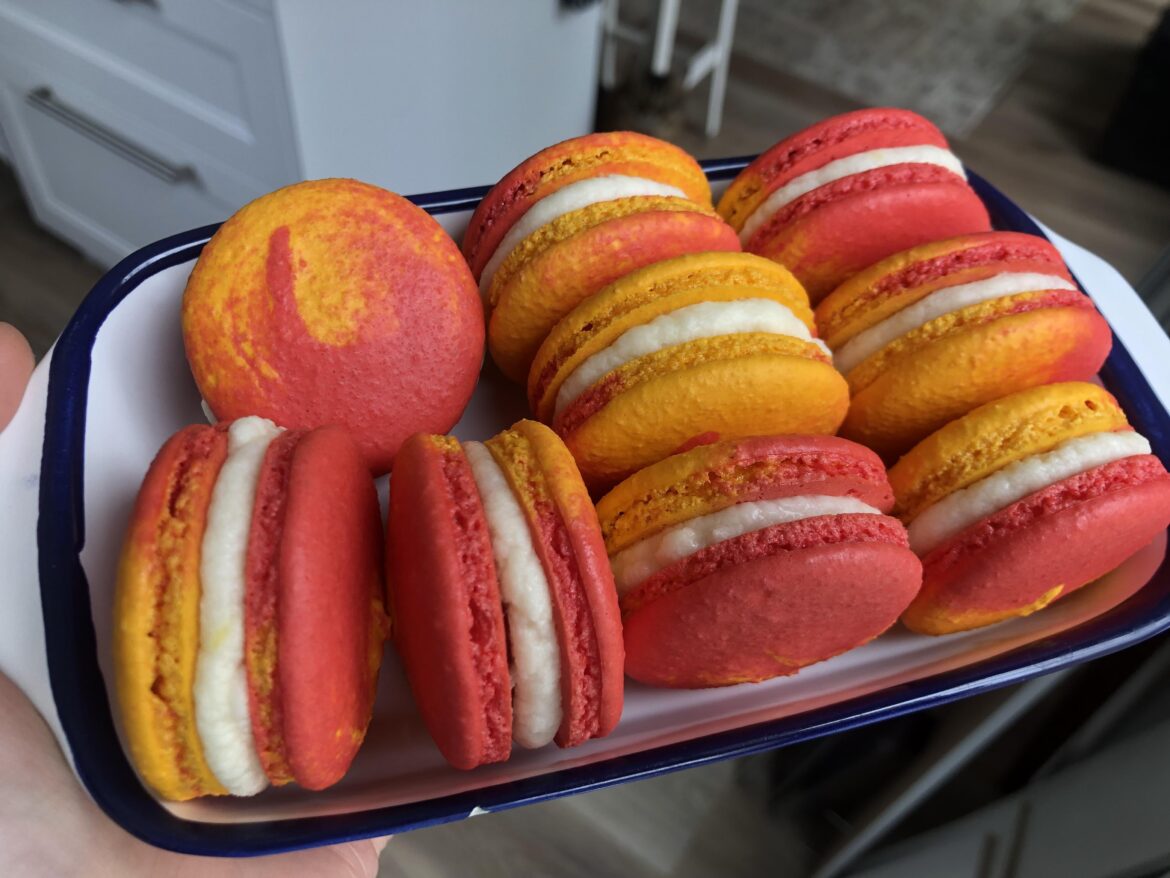 Shirley temple macarons