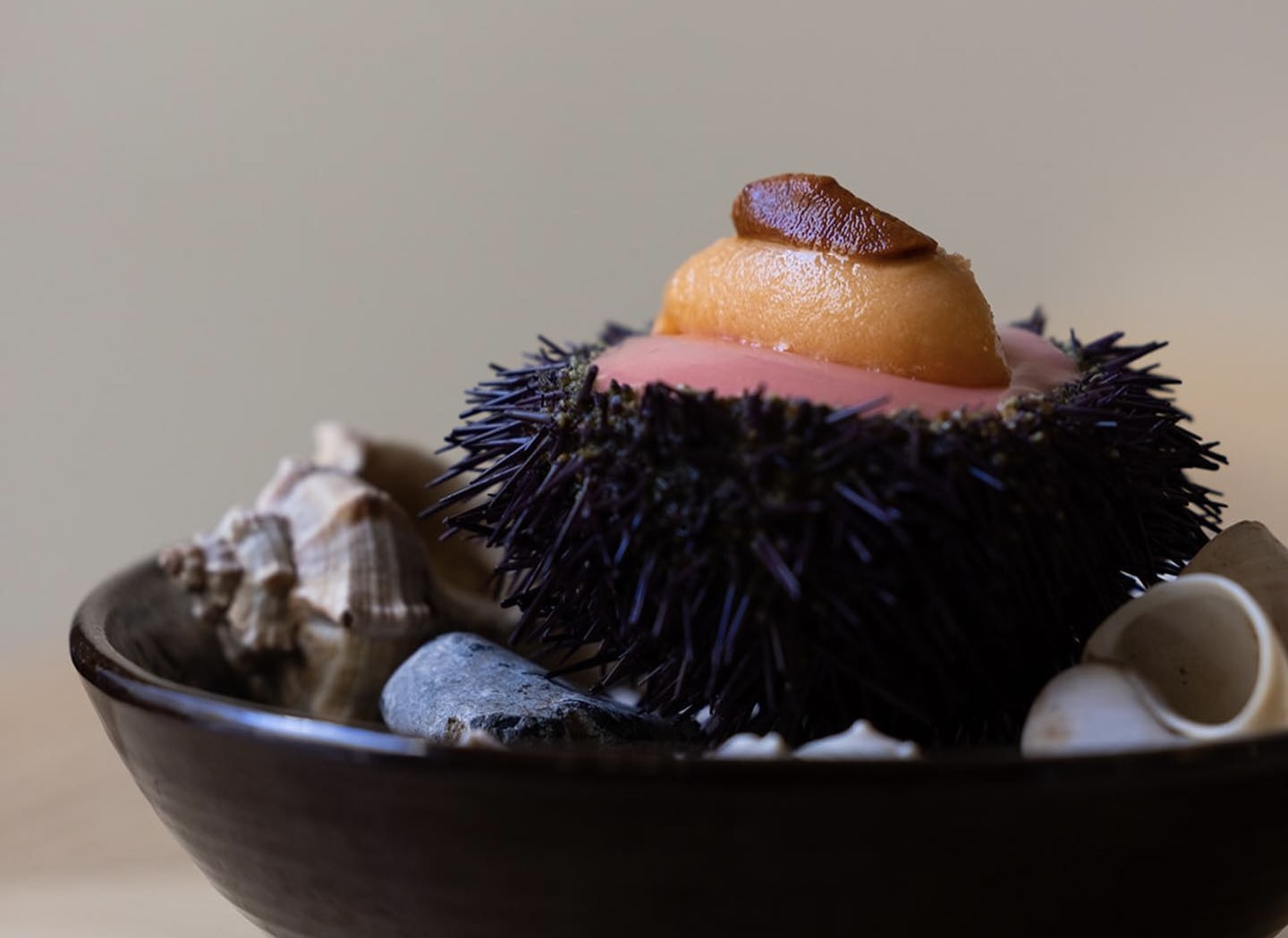 A starter at Ekume restaurant in Marseille, a nod to the ocean. © Ekume 
